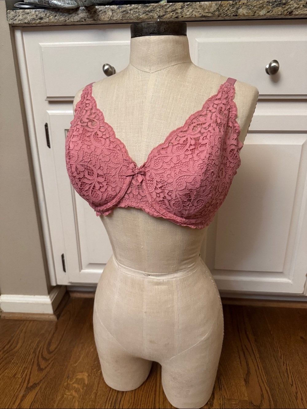 Victoria's Secret Body By Victoria Lined Demi Lace Underwire Bra 34DDD